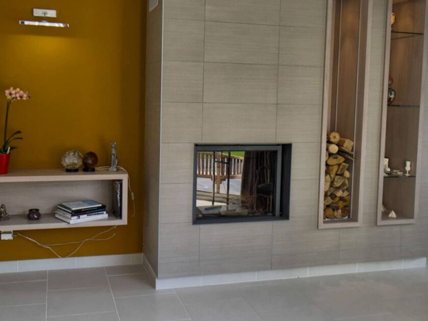 Cheminée avec habillage et bûcher intégré à Dieppe