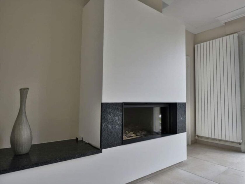 Cheminée moderne avec habillage à Montigny