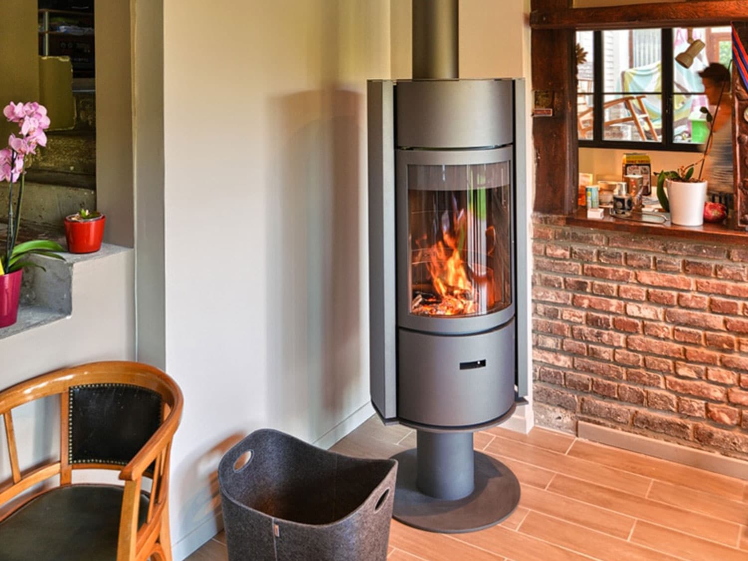 Poêle à bois avec socle sur mesure Fontaine sous Préaux