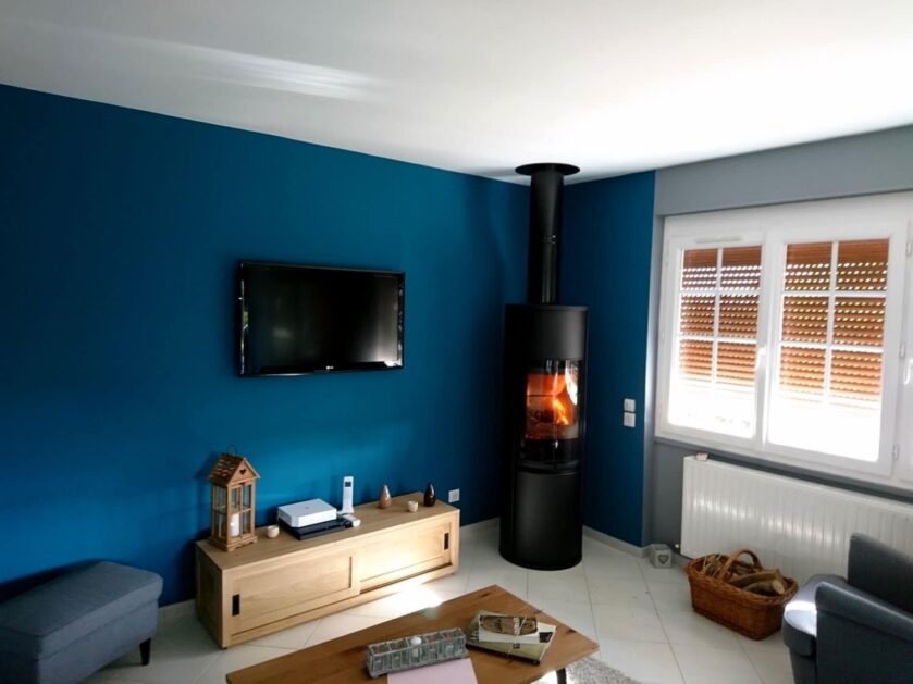 Poêle à bois dans une maison rénovée au Mesnil-Esnard