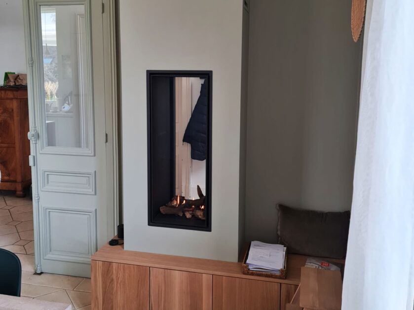 Foyer gaz vertical dans une maison ancienne à Mont-Saint-Aignan