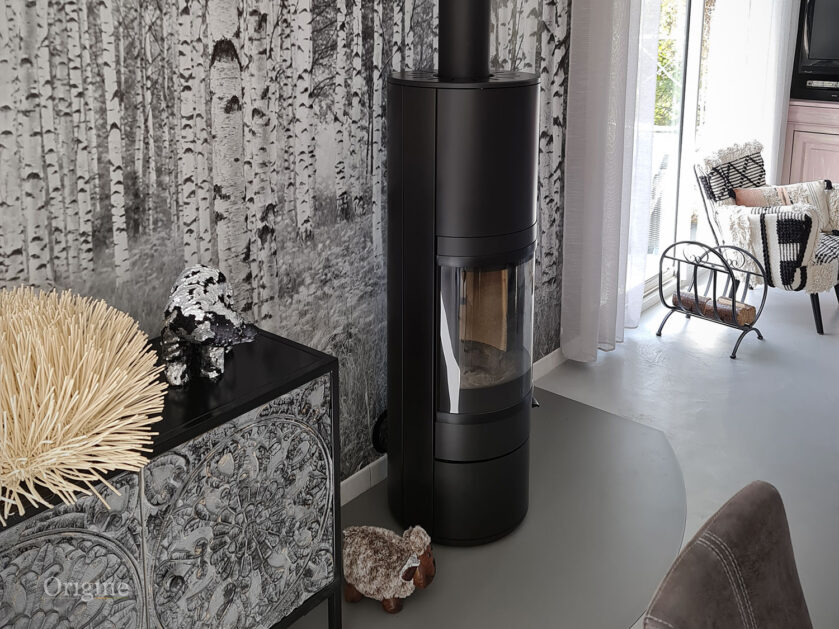 Installation d'un poêle à bois Scan 83 Maxi dans une maison rénovée à Darnétal