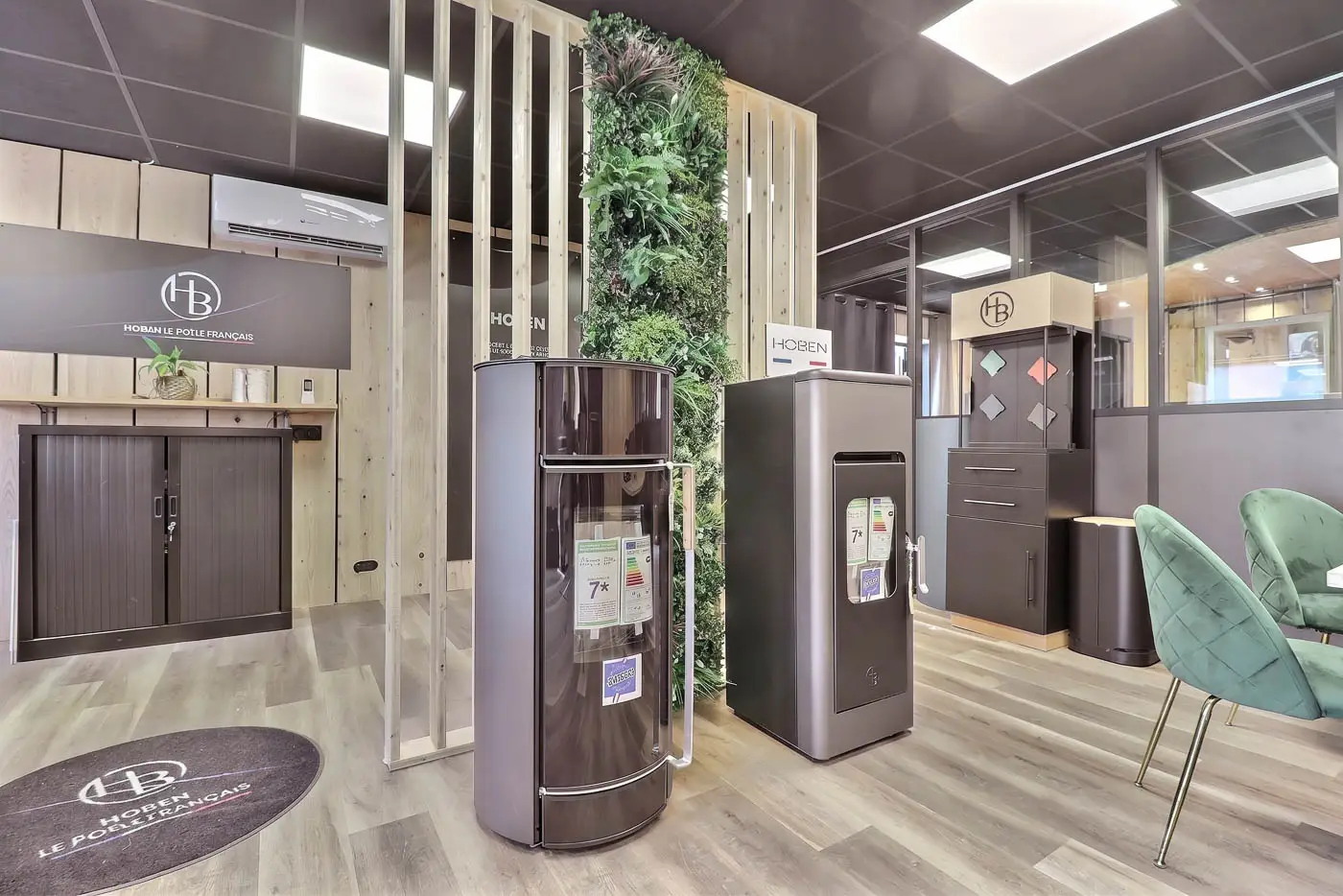 Showroom Origine à Bois-Guillaume : poêles à granulés exposés